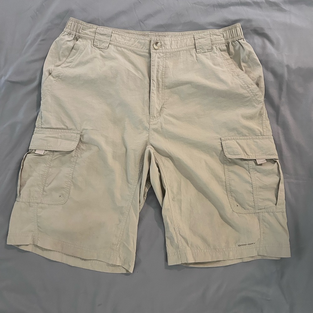 Columbia Men's Tan Cargo Shorts